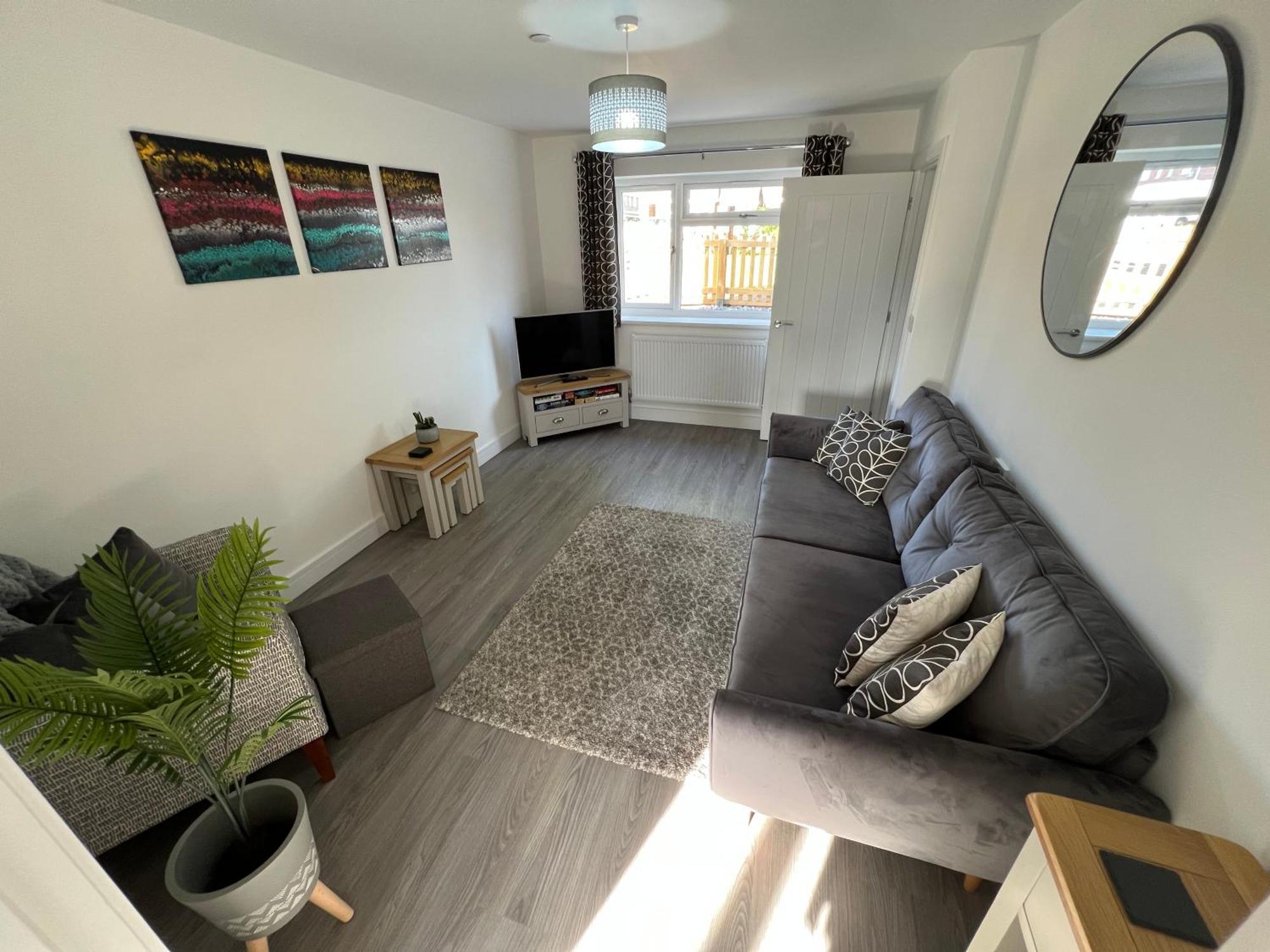 Modern, Two Double Bedroom House With Free Parking Chepstow Bagian luar foto