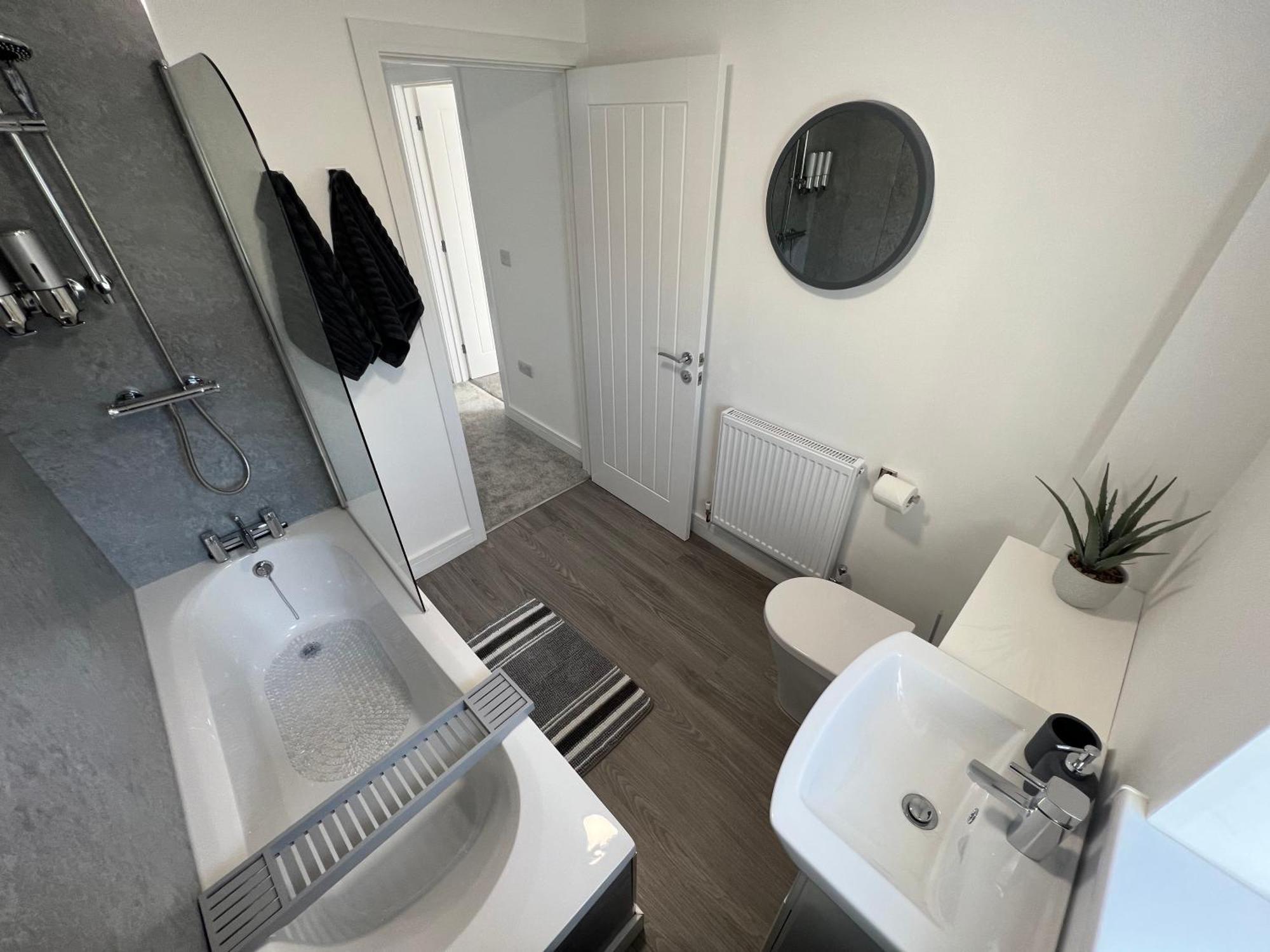 Modern, Two Double Bedroom House With Free Parking Chepstow Bagian luar foto