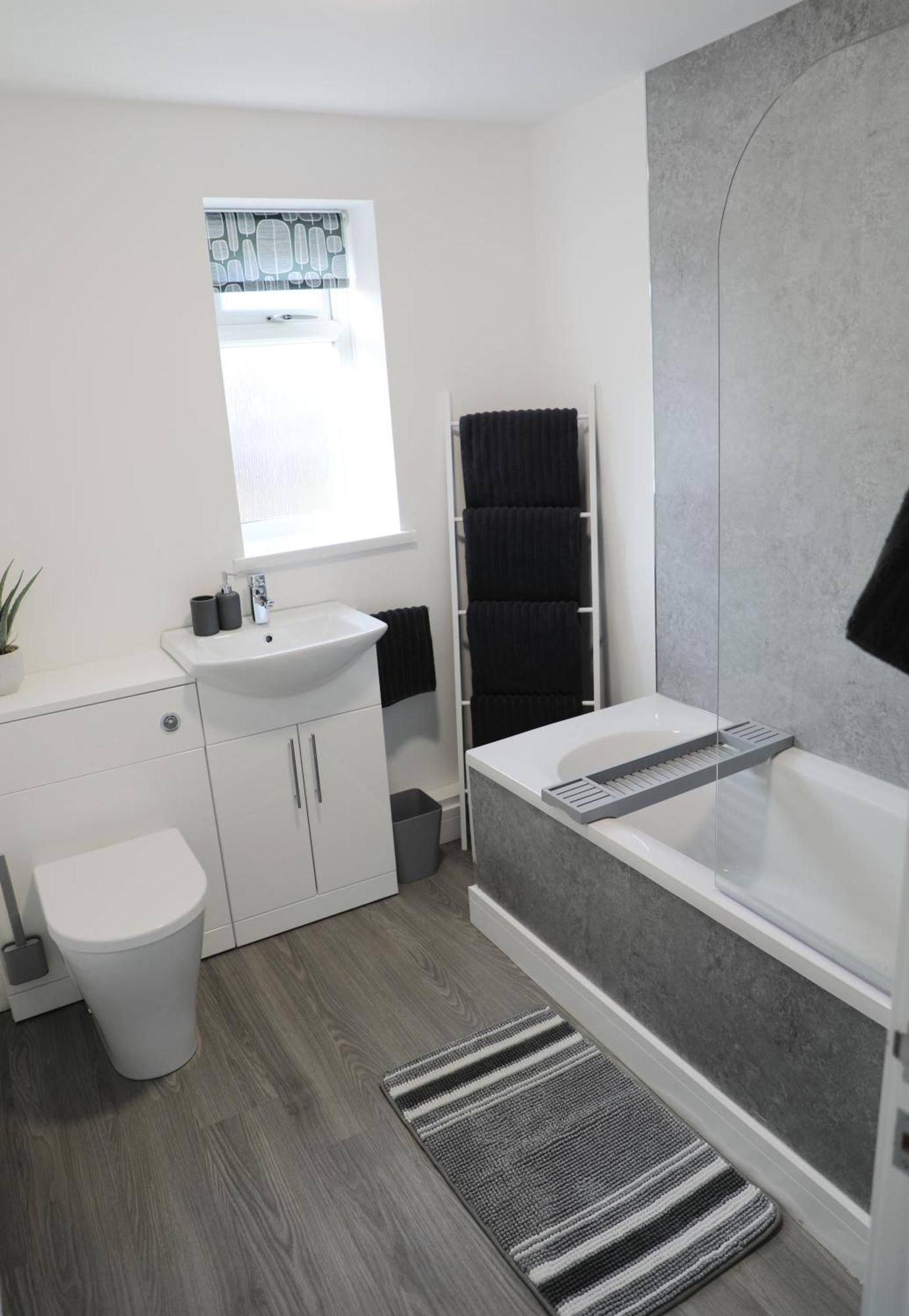 Modern, Two Double Bedroom House With Free Parking Chepstow Bagian luar foto
