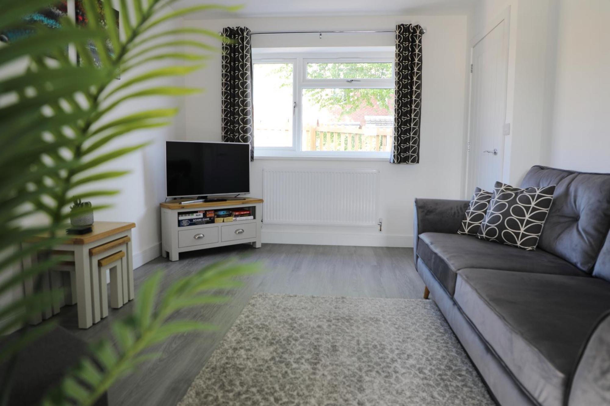 Modern, Two Double Bedroom House With Free Parking Chepstow Bagian luar foto