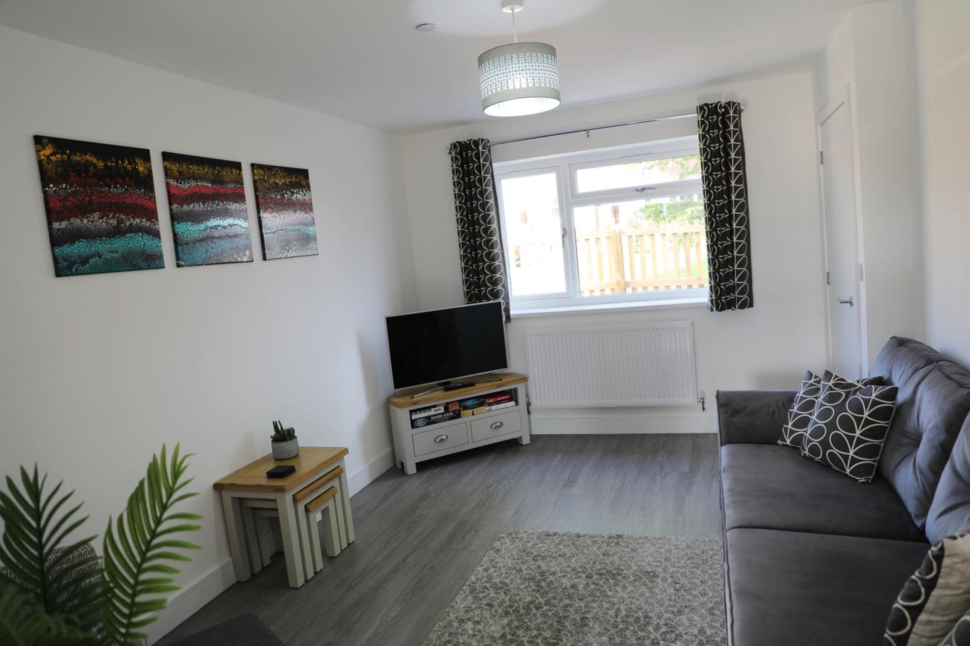 Modern, Two Double Bedroom House With Free Parking Chepstow Bagian luar foto