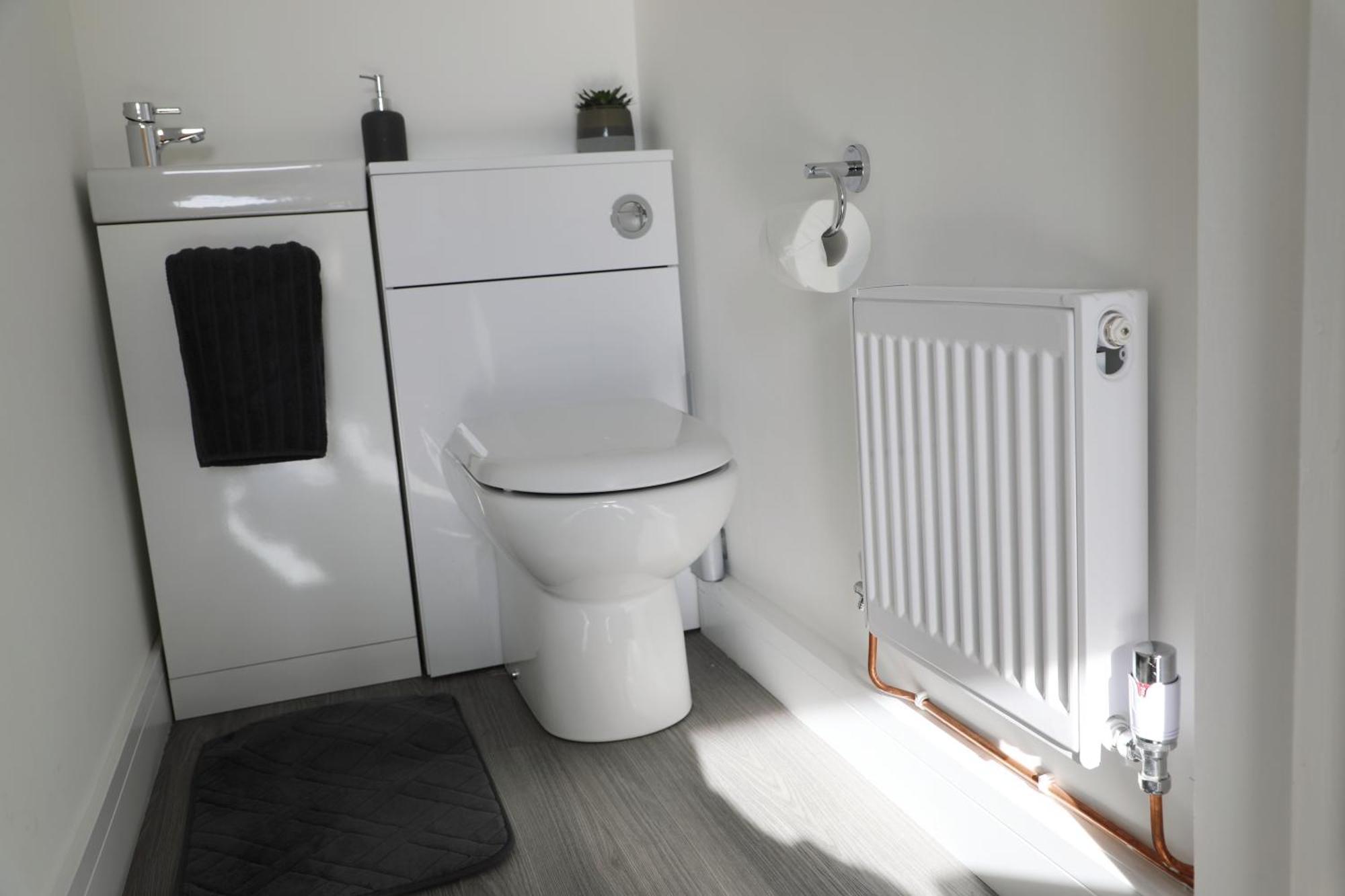 Modern, Two Double Bedroom House With Free Parking Chepstow Bagian luar foto