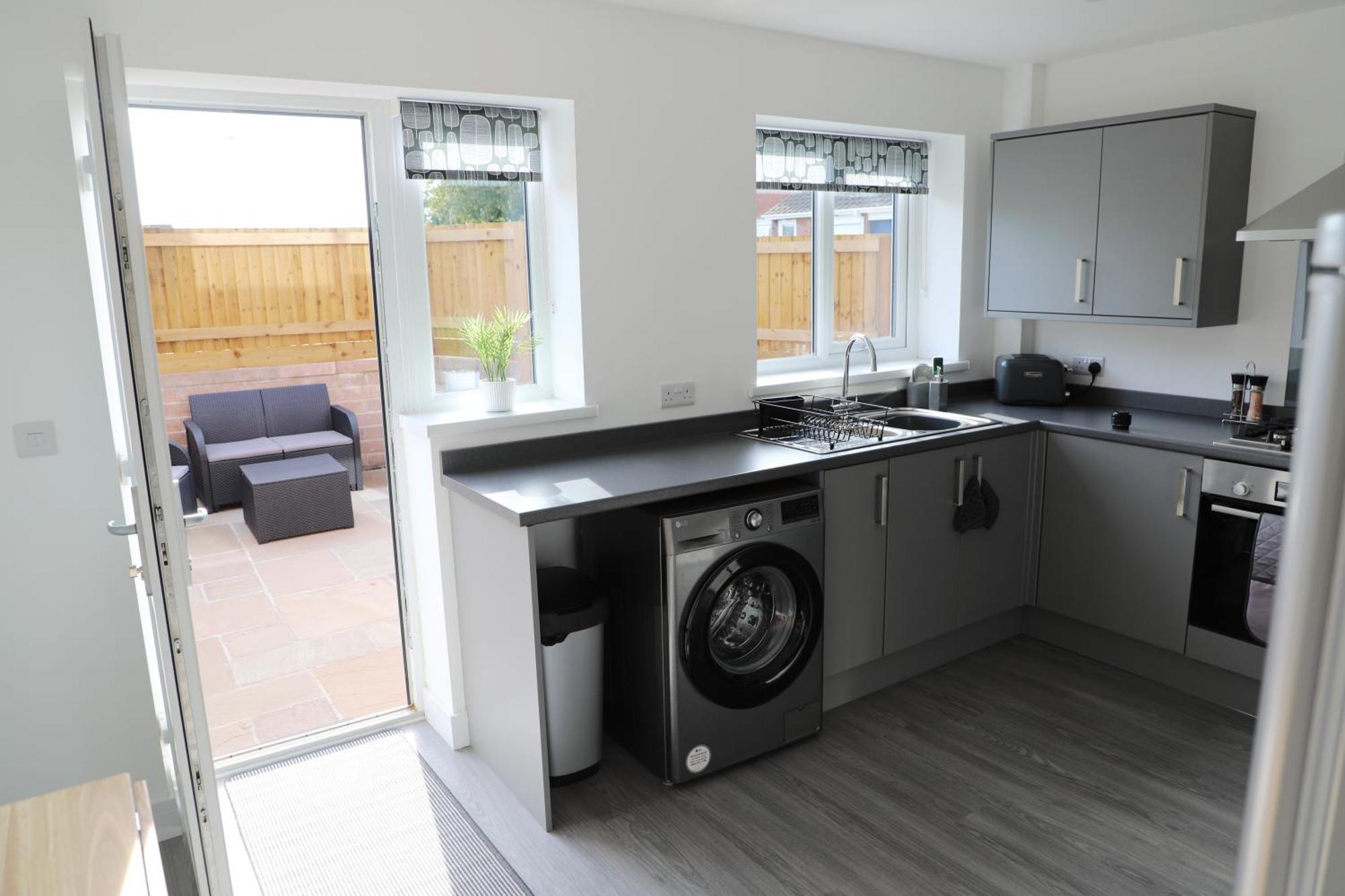 Modern, Two Double Bedroom House With Free Parking Chepstow Bagian luar foto
